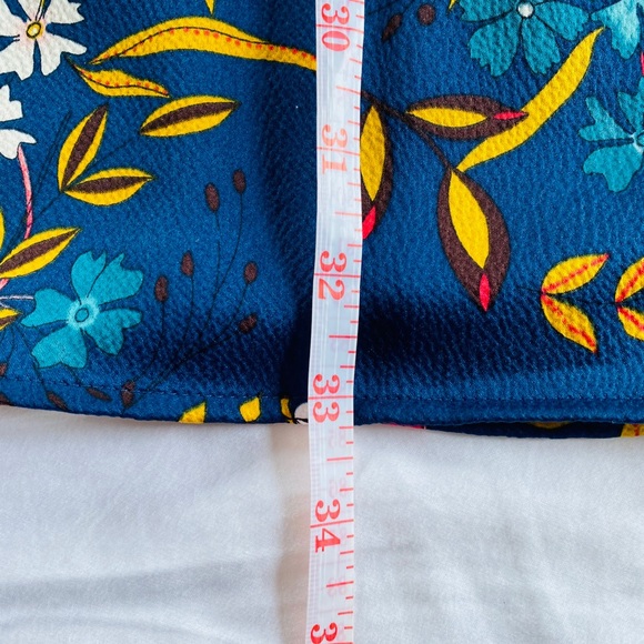 Floral Loft Petite Shift Dress - Picture 7 of 8